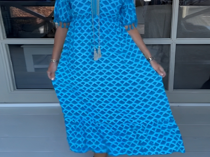 Elegantes Hochtailliertes Kleid