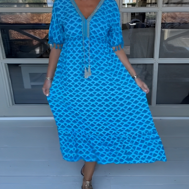 Elegantes Hochtailliertes Kleid