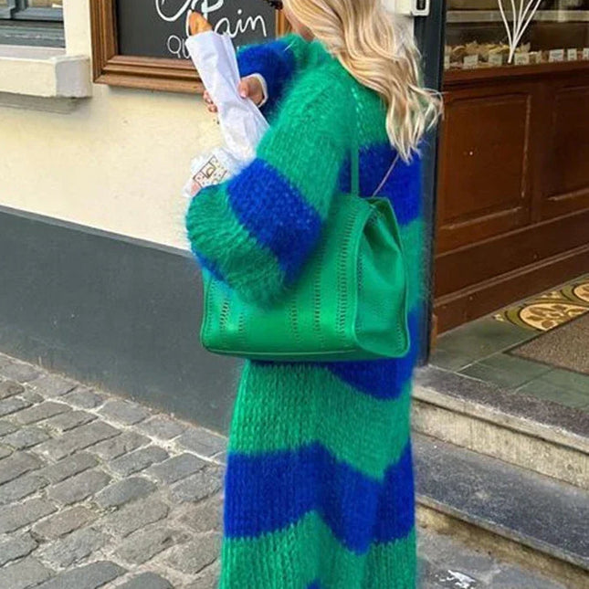 Gemütlicher gestreifter übergroßer Strickcardigan