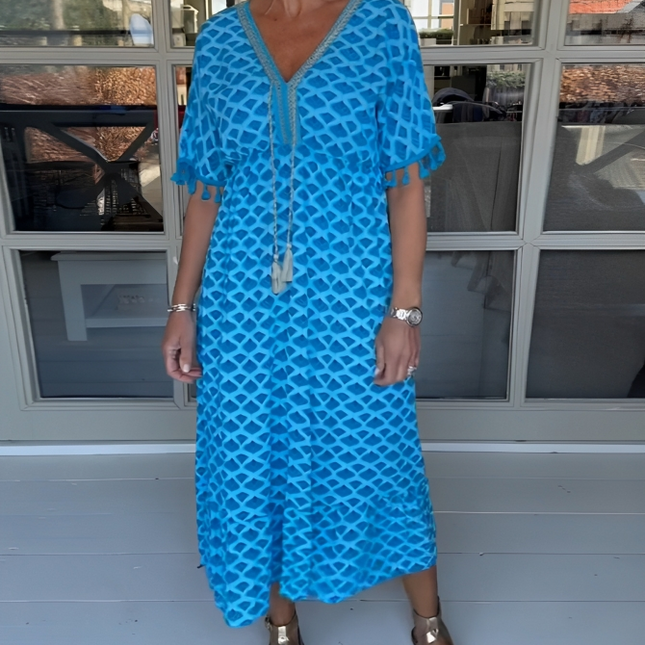 Elegantes Hochtailliertes Kleid