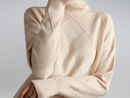 Gemütlicher geometrischer Strickpullover mit Rollkragen