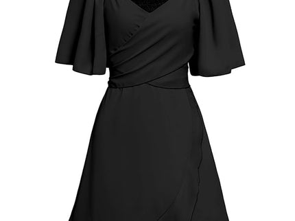 Verspieltes Rüschen-Minikleid mit gebundener Taille und ausgestellten Ärmeln