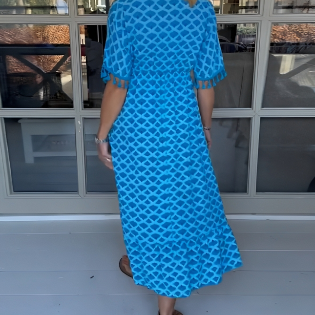 Elegantes Hochtailliertes Kleid