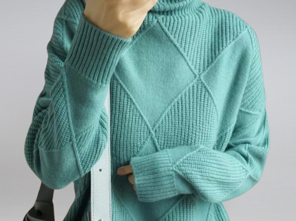 Gemütlicher geometrischer Strickpullover mit Rollkragen