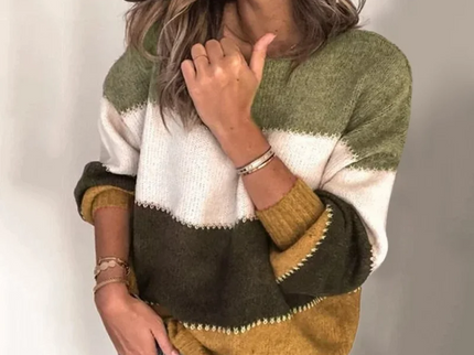 Gemütlicher klassischer gestreifter Strickpullover