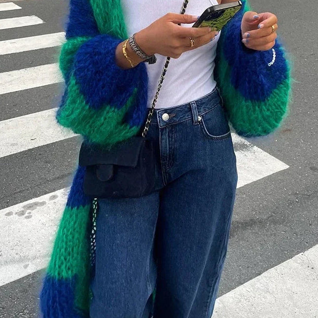 Gemütlicher gestreifter übergroßer Strickcardigan