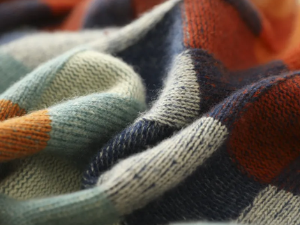 Patchwork-Rollkragenpullover