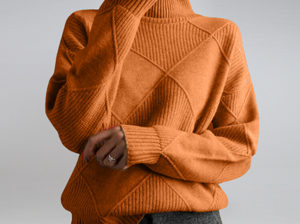 Gemütlicher geometrischer Strickpullover mit Rollkragen