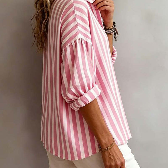 Legere gestreifte Bluse mit Kragen