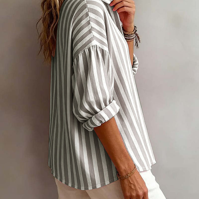 Legere gestreifte Bluse mit Kragen