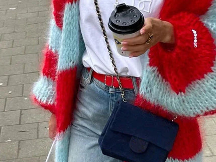 Gemütlicher gestreifter übergroßer Strickcardigan