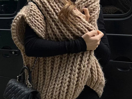 Gemütlicher übergroßer Strickkapuzenpullover