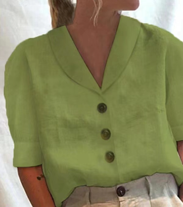 Oberteil mit Kragen und Knöpfen